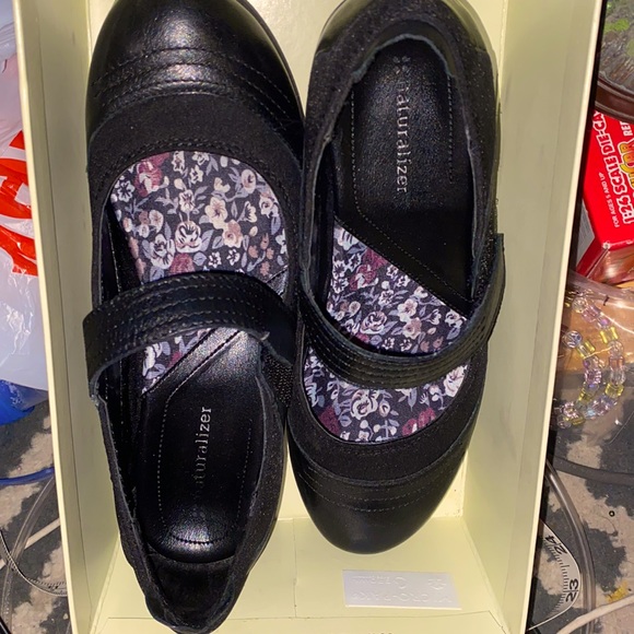 Naturalizer Jenna Mary Jane Heels Size 8M Leather and Fabric Black 2" Heels